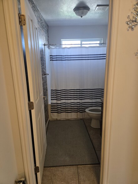 Building Photo - 862 Simondi Ave