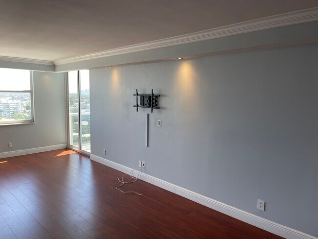 Building Photo - 3015 N Ocean Blvd