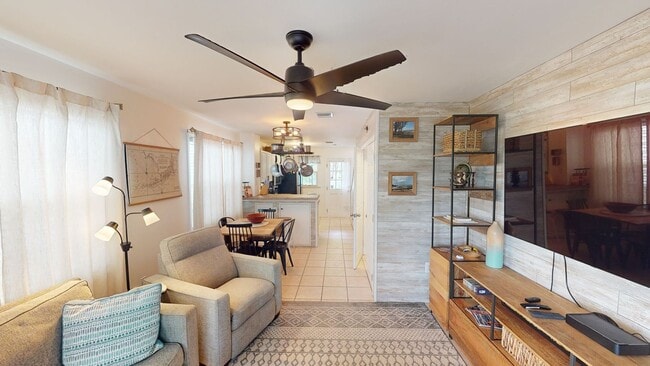Building Photo - $3,700/mo - Furnished 2-Bed/1.5-Bath Townh...