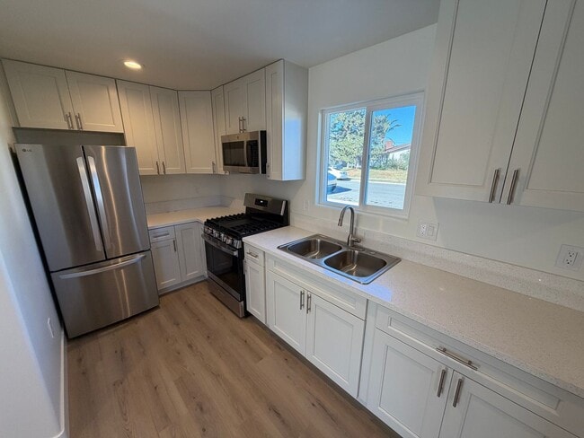 Building Photo - 4692 Cherry Ave