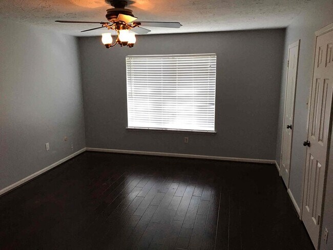 Building Photo - 11715 Parkriver Dr