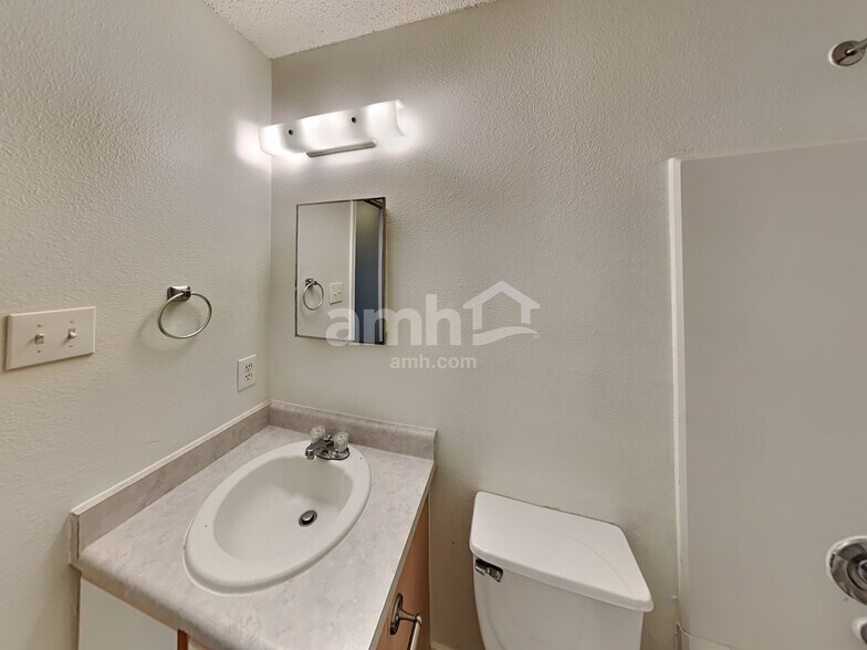 Building Photo - 10703 Juniper Pass