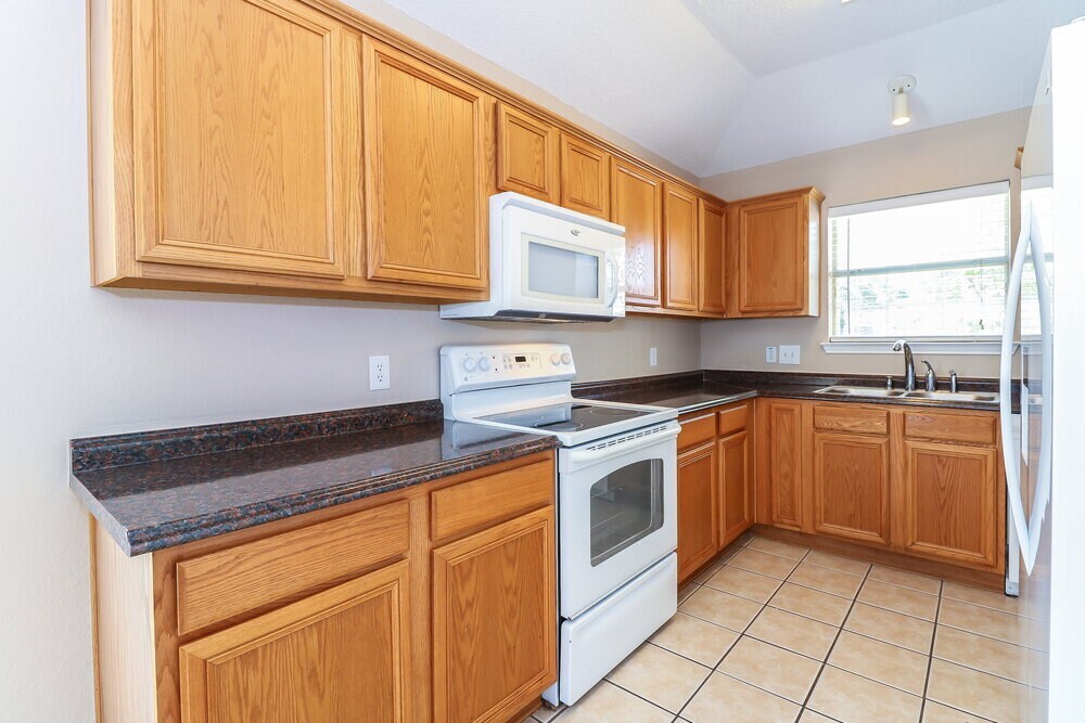 Building Photo - 6705 W Lynn Creek Dr
