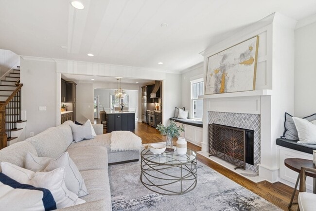 Building Photo - 2310 Vaulx Ln