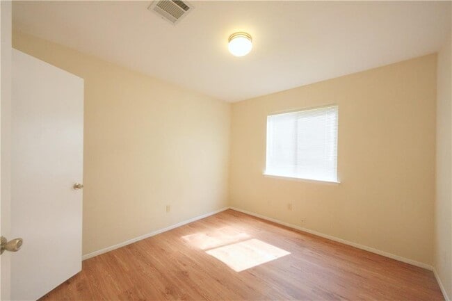 Building Photo - 8005 Tantara Ct