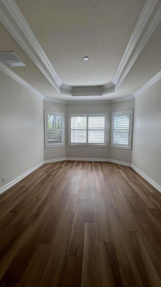 Building Photo - 104 NW Pleasant Grove Way