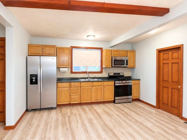Building Photo - Beautiful 2 Bedroom Home in Lowell