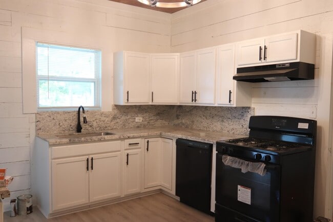 Building Photo - 170 S 4th St