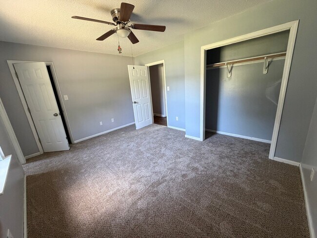 Building Photo - 122 Falcon Crest Rd