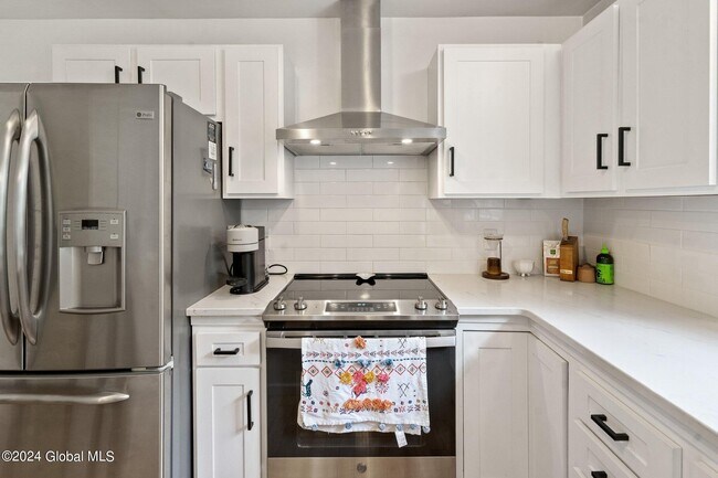 Building Photo - 9 Oxford Dr