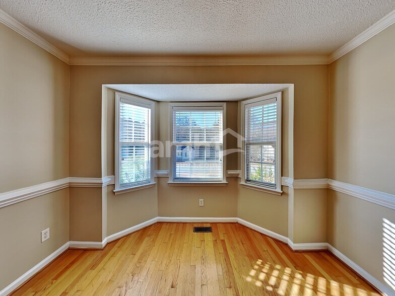 Building Photo - 6425 Silver Spring Ct