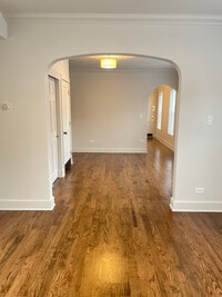 Building Photo - 705 N Damen Ave