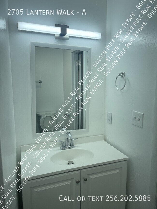 Building Photo - 2705 Lantern Walk SE