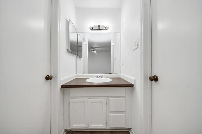 Building Photo - 12500 Brookglade Cir
