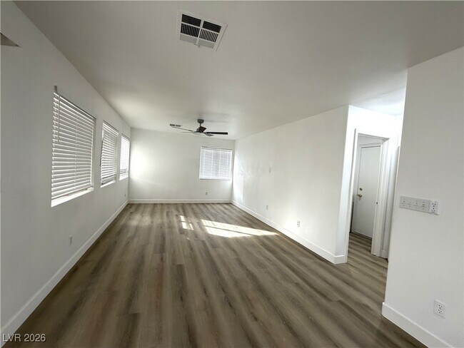 Building Photo - 7383 W Diablo Dr