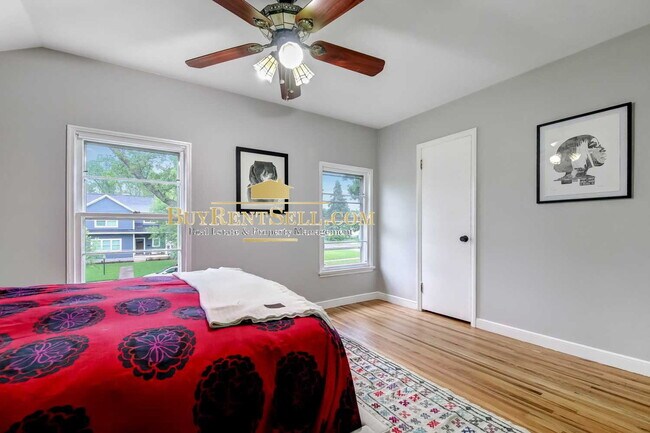 Building Photo - Charming 4-Bed Oasis with Gleaming Hardwood Floors – Your Dream Home Awaits in St. Louis Park!