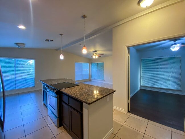 Building Photo - Adorable house on Large LOT 3 Bedroom 2 ba...