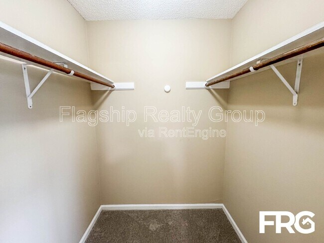 Building Photo - 3311 Moseley Dr