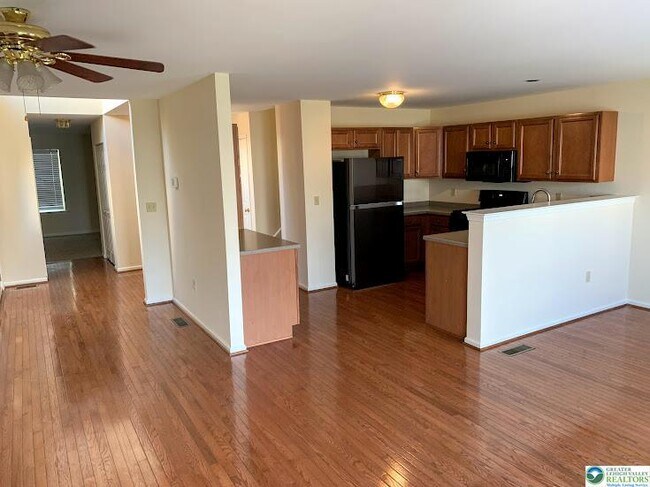 Building Photo - 6870 Hunt Dr