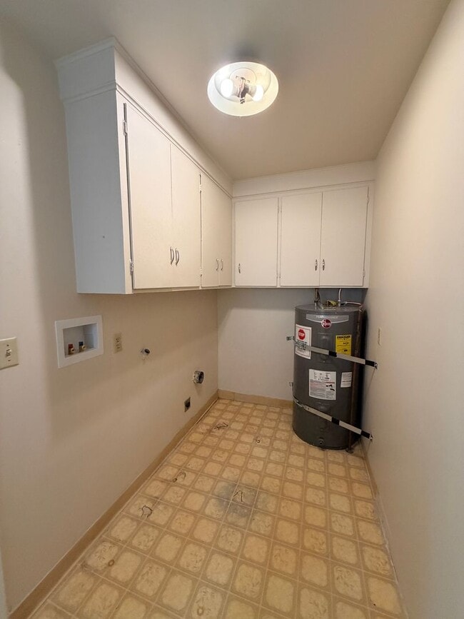 Building Photo - Just listed! Well maintained home in great location!