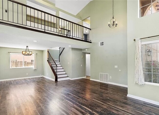 Building Photo - Spacious Two-Story Home in Lake Elsinore