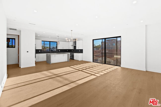 Building Photo - 8900 Sawyer St