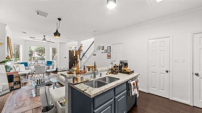 Building Photo - 1417 Anita St