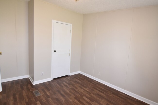 Building Photo - Spacious 3-Bed, 2-Bath Manufactured Home o...