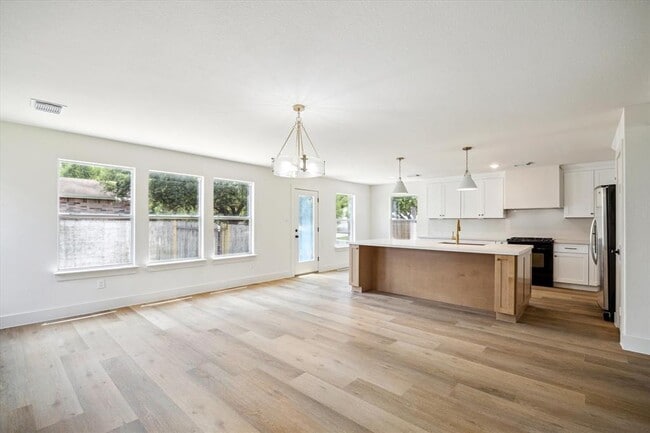Building Photo - 4402 Twisting Pine Ct