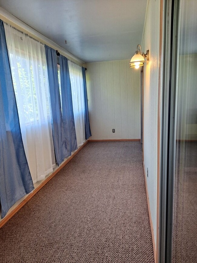Building Photo - ALL PROSPECTIVE TENANTS MUST SUBMIT A $58 NON-REFUNDABLE APPLICATION FEE PER APPLICANT ONLINE AND...