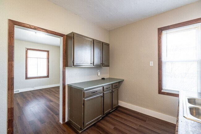 Building Photo - ds1233