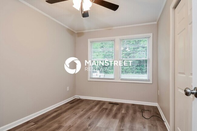 Building Photo - 3 Bedroom Pet-Friendly Home in GREENSBORO,...