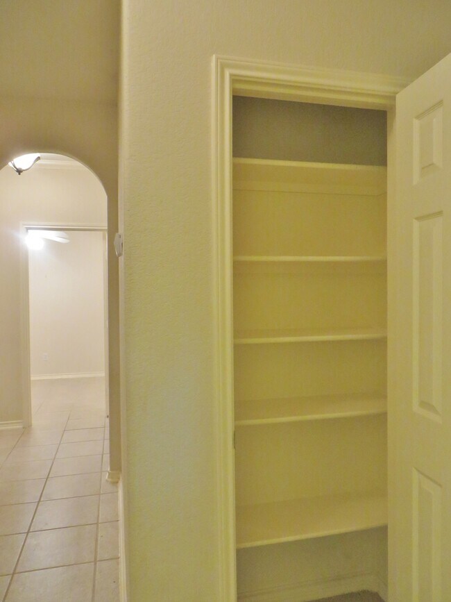 Building Photo - 117 Pecos Ct