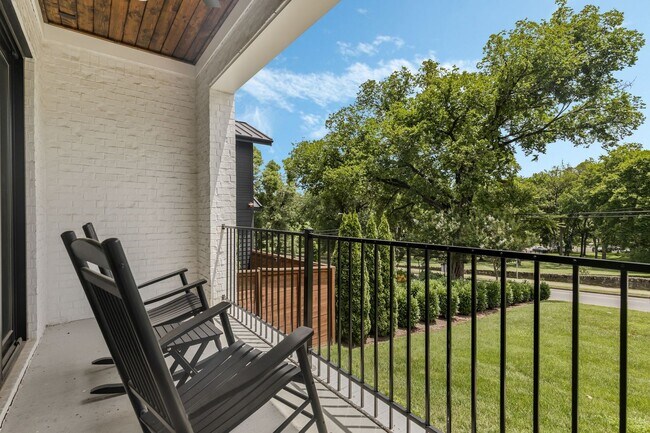 Building Photo - BEAUTIFUL CUSTOM BUILT HOME. 12 SOUTH ACRO...