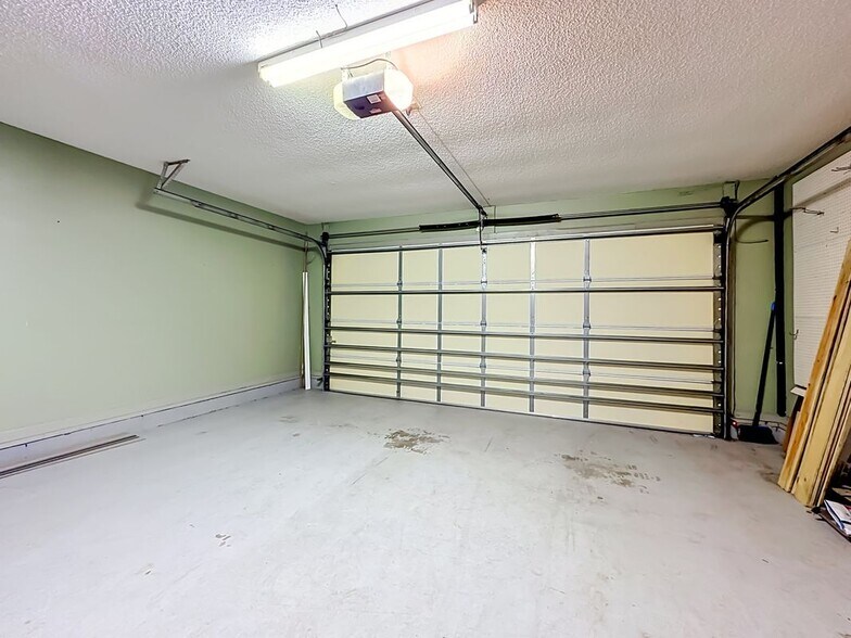Building Photo - 341 Hickory Hollow Dr N