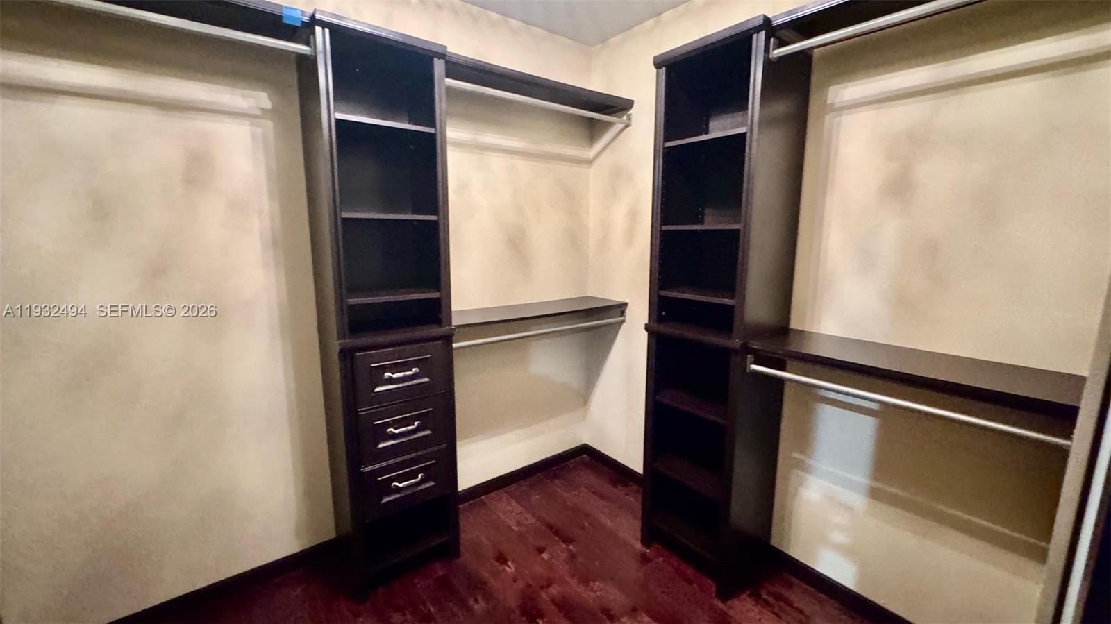 Building Photo - 1094 Redwood St