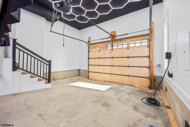 Building Photo - 31 Seaside Ct