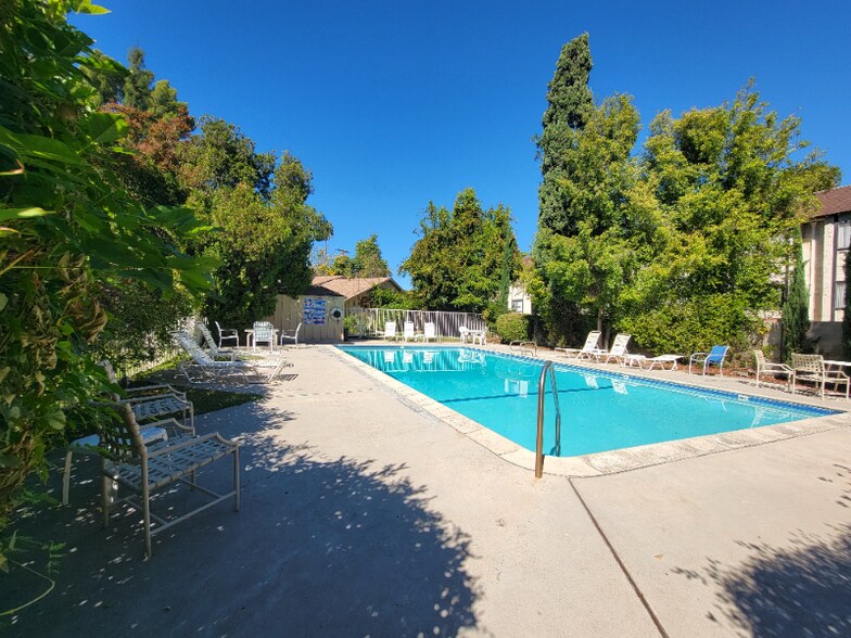 Building Photo - 13531 Wyandotte St