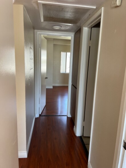 Building Photo - 8552 Belmont St
