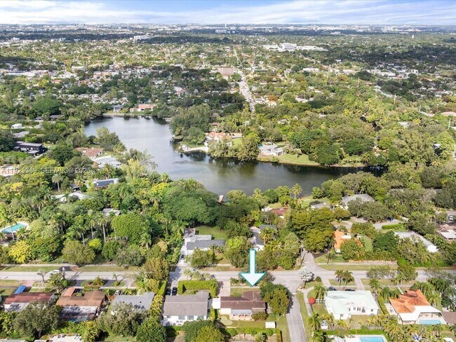 Building Photo - 6300 SW 48th St