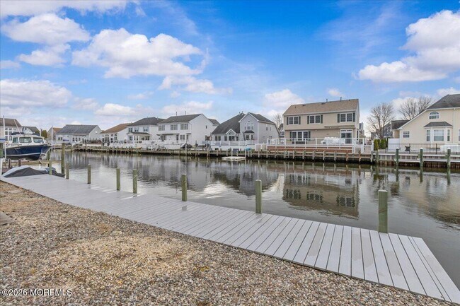 Building Photo - 297 Bayview Ave