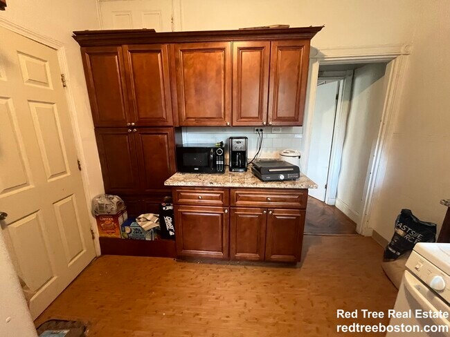 Building Photo - 17-19 Putnam Ave. Unit 17A