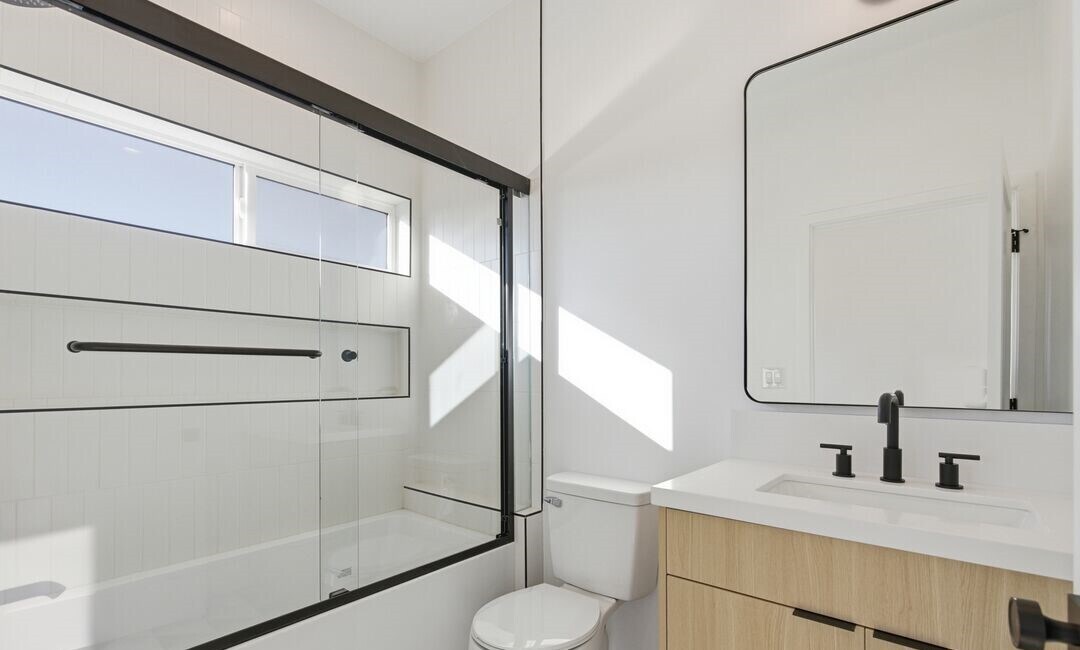 Building Photo - 2835 S Redondo Blvd