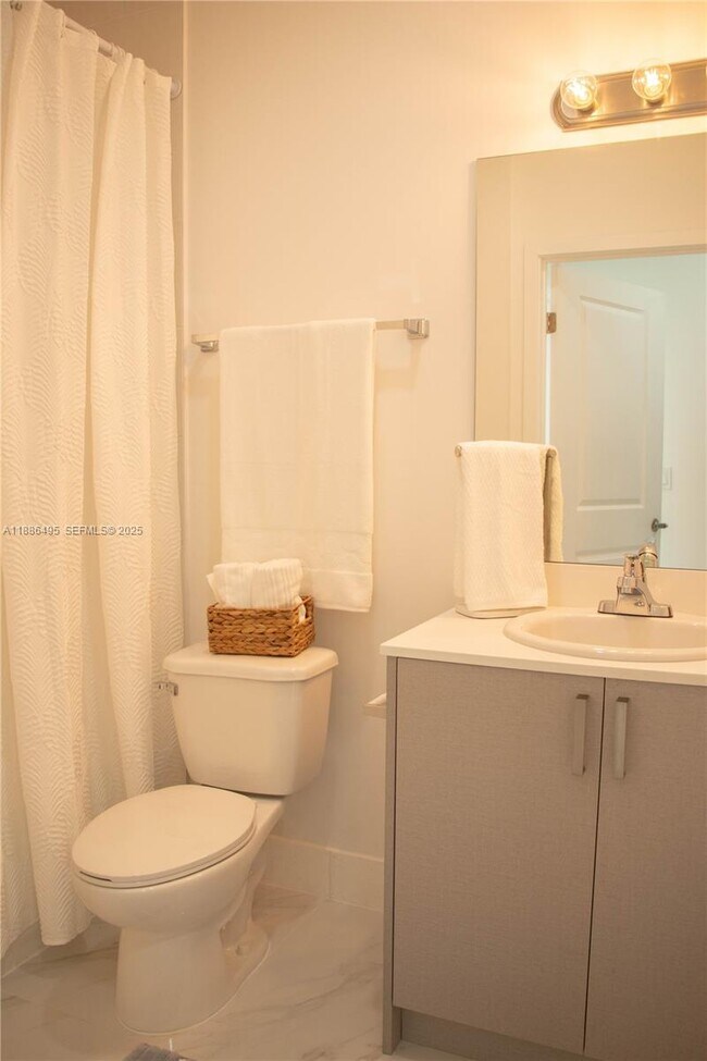 Building Photo - 1453 W 29th St