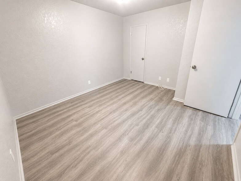 Building Photo - 1111 E Cochise St