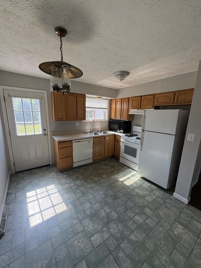Building Photo - 46 Dantley Dr
