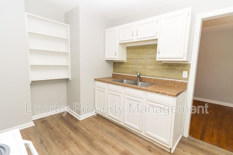 Building Photo - 3302 Pinewood Ave