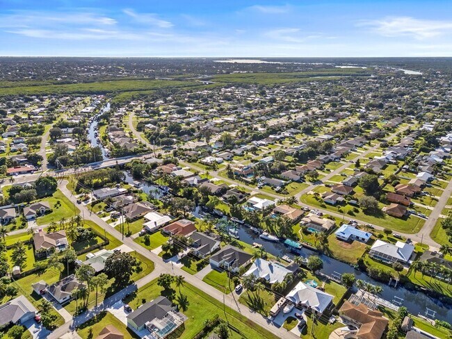 Building Photo - 632 SE Seahouse Dr