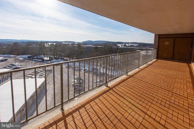 Building Photo - 20930 Valley Forge Cir