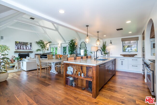 Building Photo - 8149 Mannix Dr